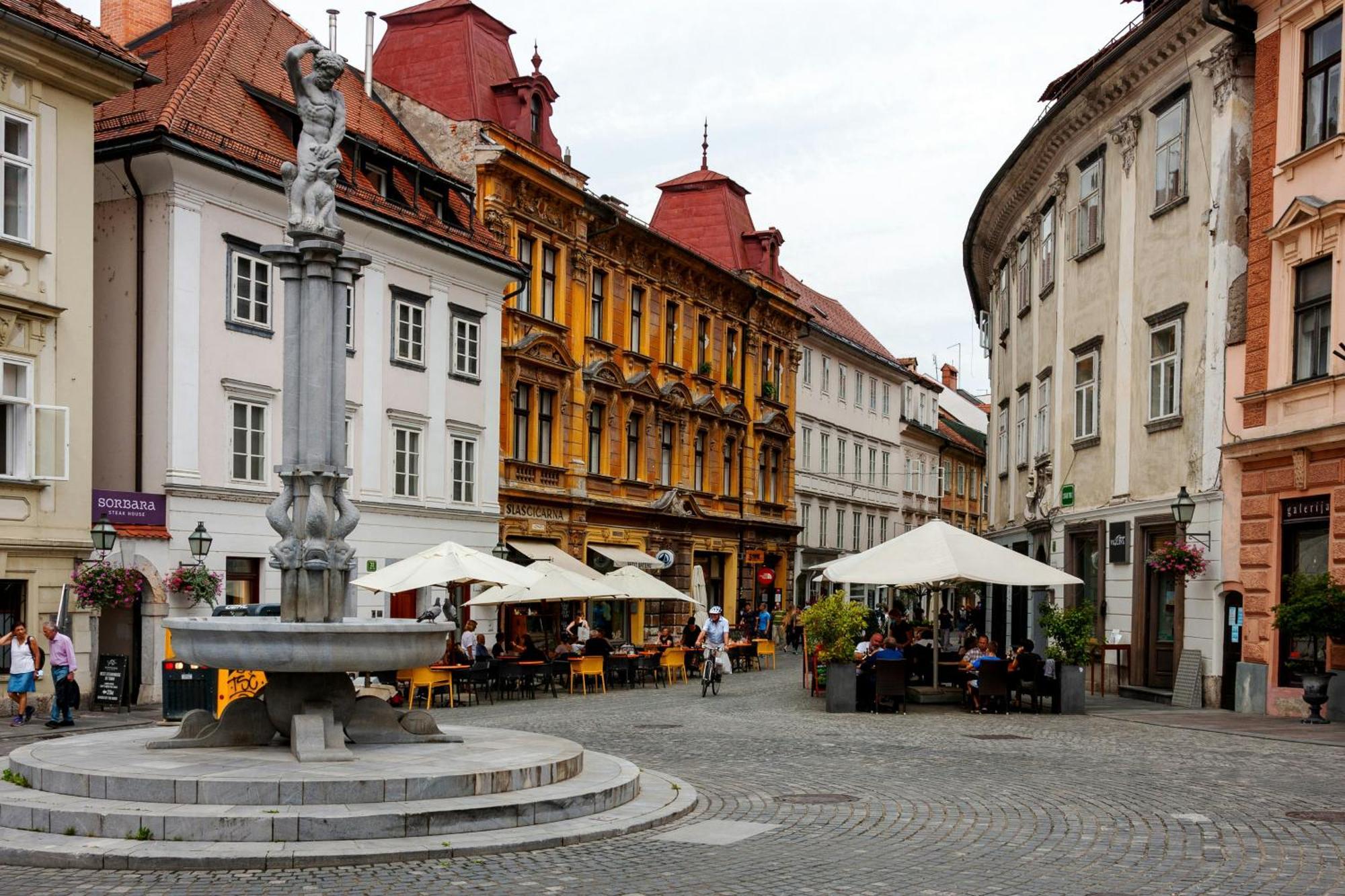 Ljubljana City Dragon Apartment Exterior photo